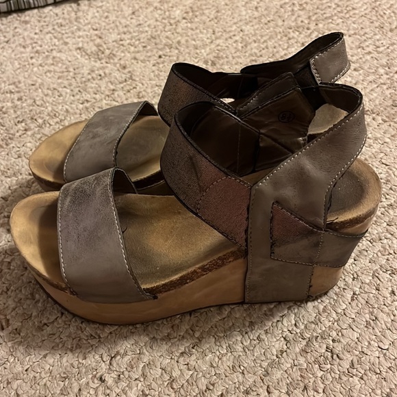 Pierre Dumas Wedges (Size 8 1/2) - Picture 5 of 16